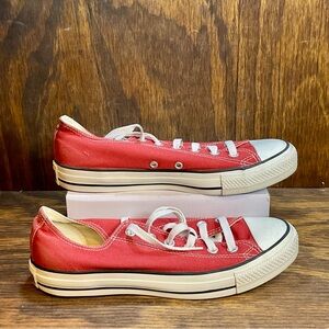 Mens Size 7 Women 9 - Converse Chuck Taylor All Star Ox Red